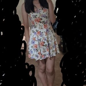 adorable f21 floral mini dress 🌺